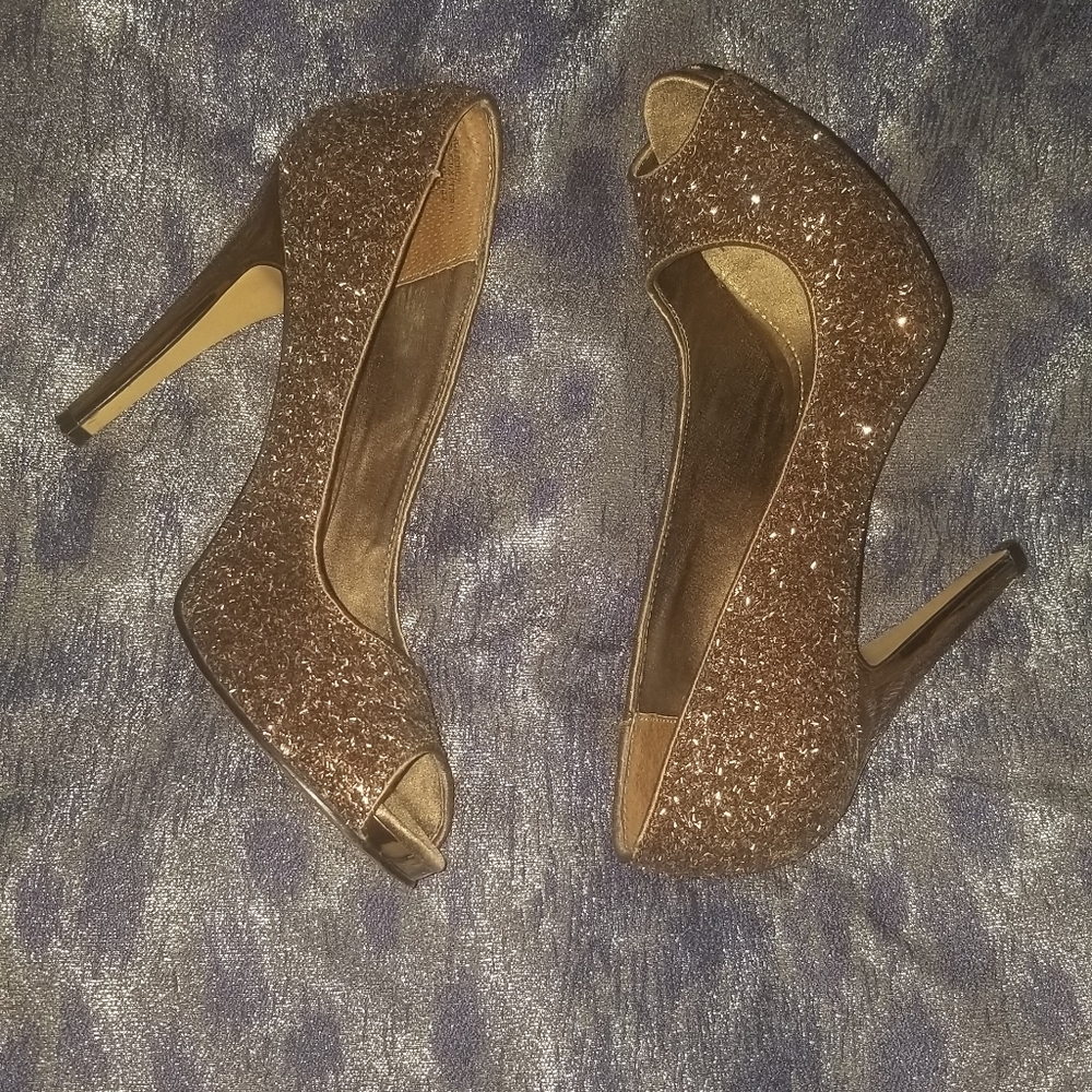 Taupe and gold peep toe pump